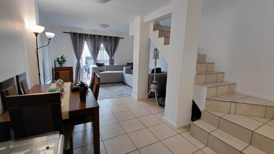 To Let 2 Bedroom Property for Rent in Burgundy Estate Western Cape